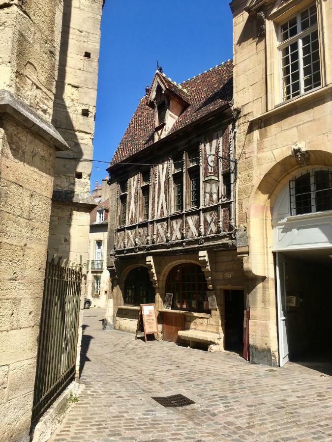 Le Relais Des Ducs : Centre Historique Dijon Apartment Luaran gambar